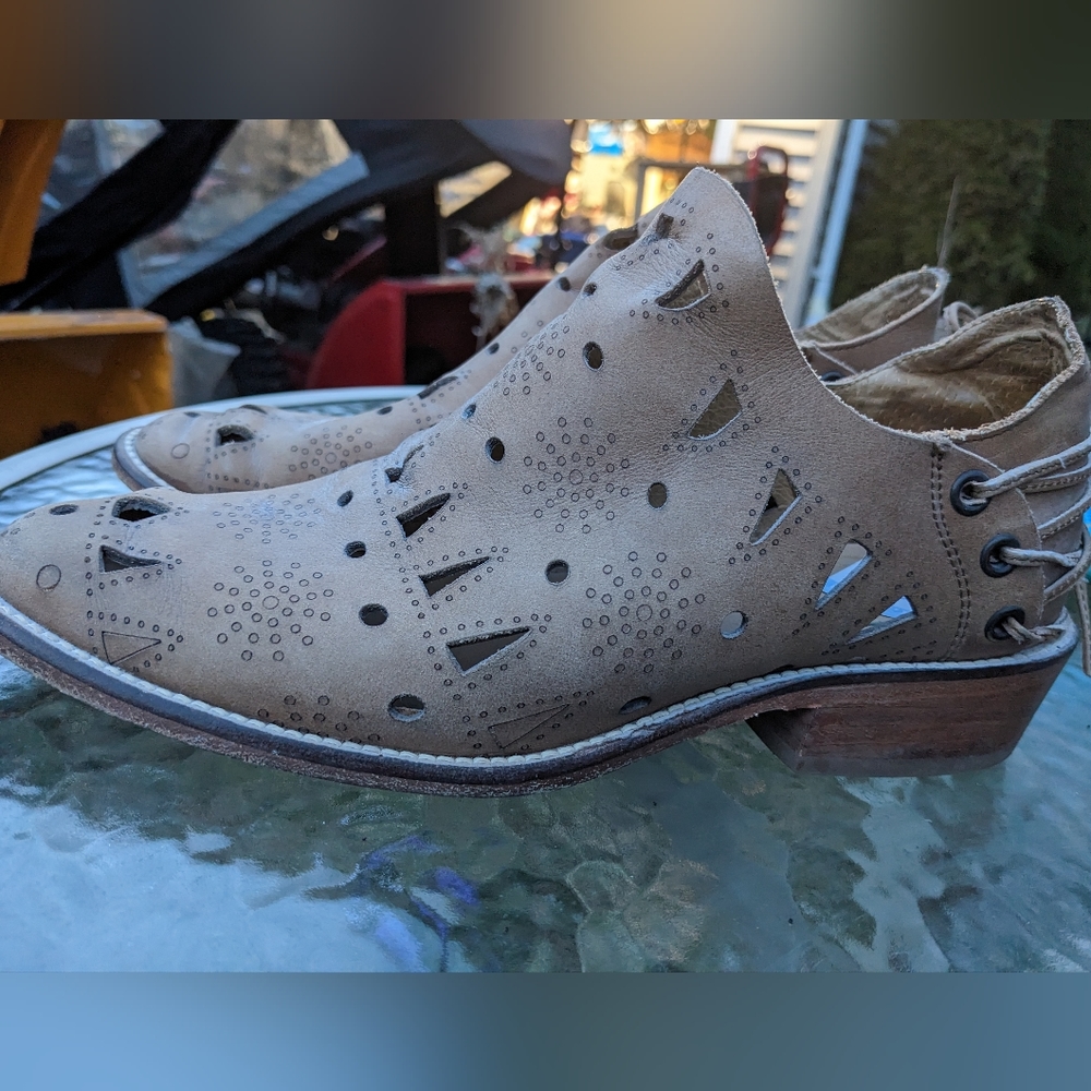 Musse & Cloud Tan Leather Booties Size 8